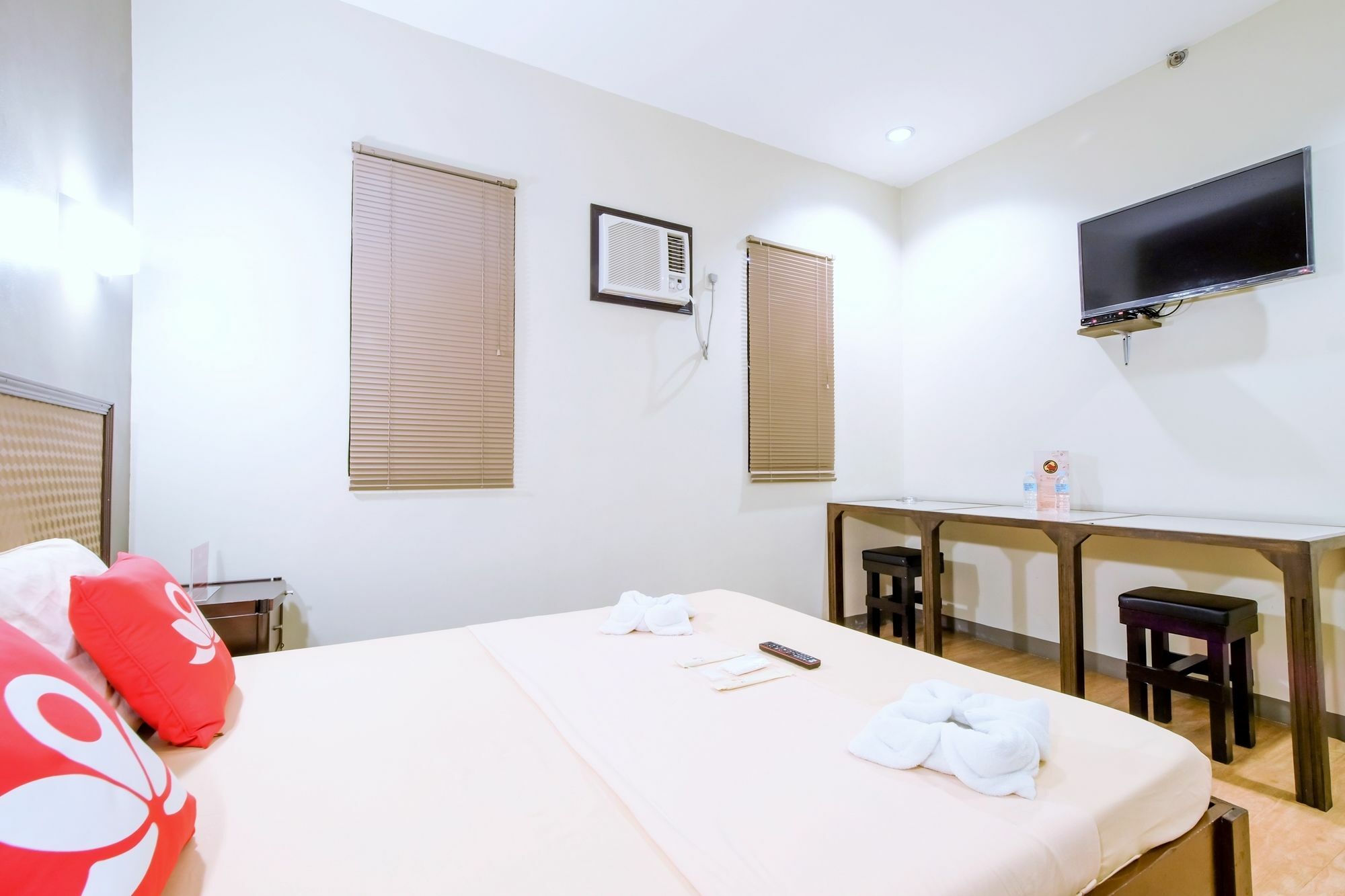 Zen Rooms Basic Aurora باساي المظهر الخارجي الصورة