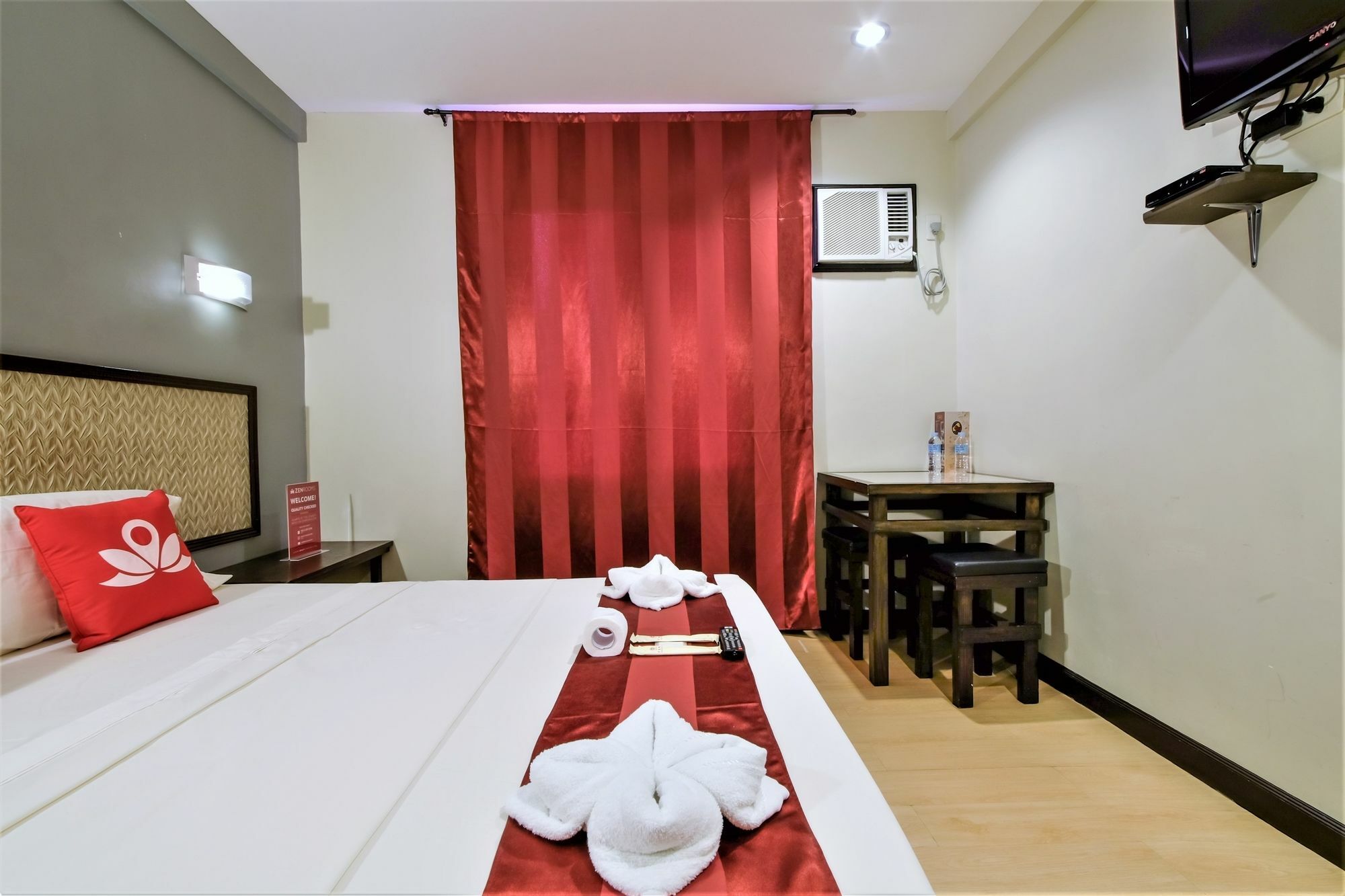 Zen Rooms Basic Aurora باساي المظهر الخارجي الصورة