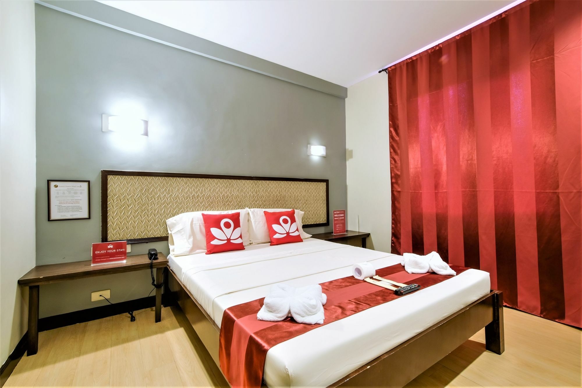 Zen Rooms Basic Aurora باساي المظهر الخارجي الصورة