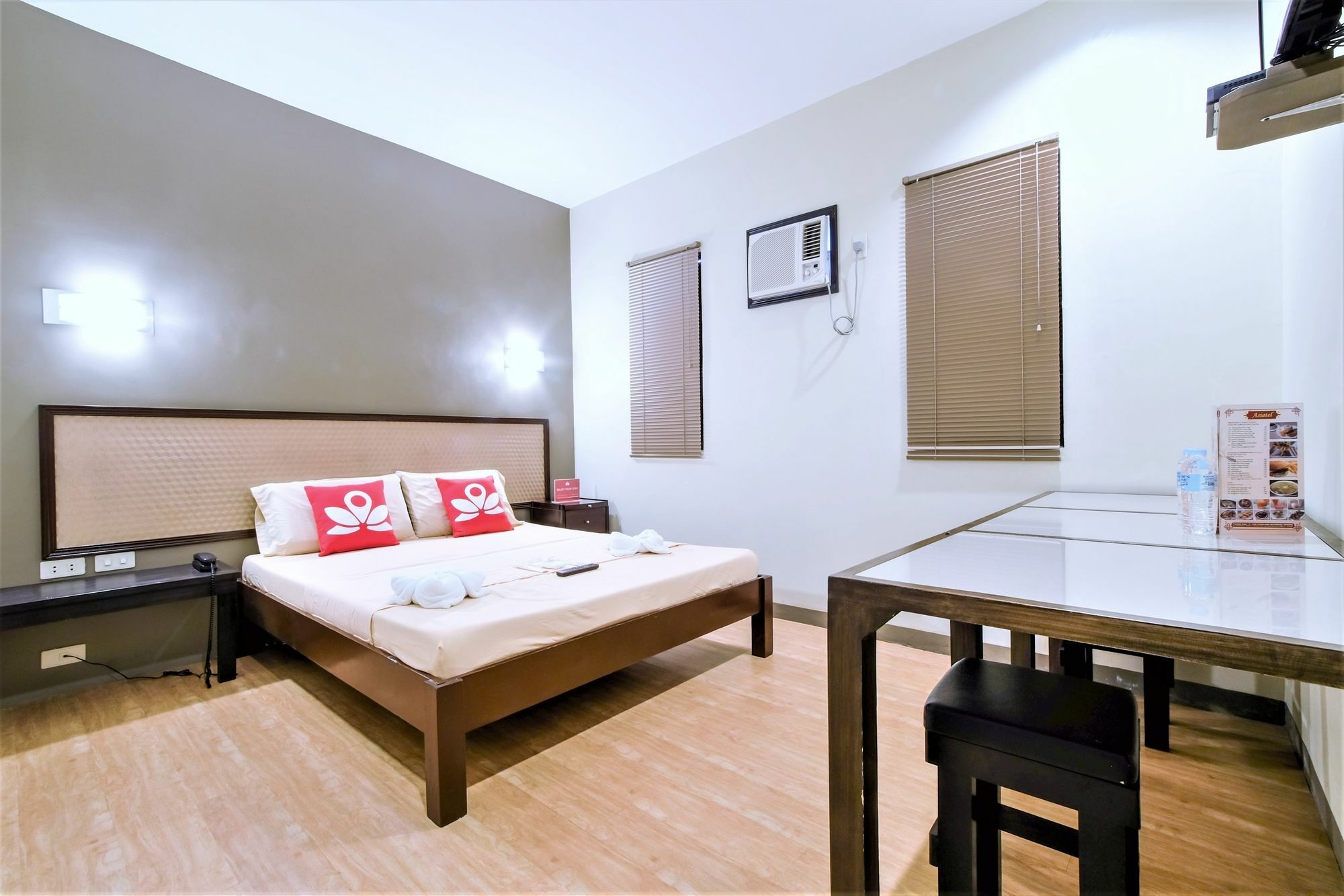 Zen Rooms Basic Aurora باساي المظهر الخارجي الصورة