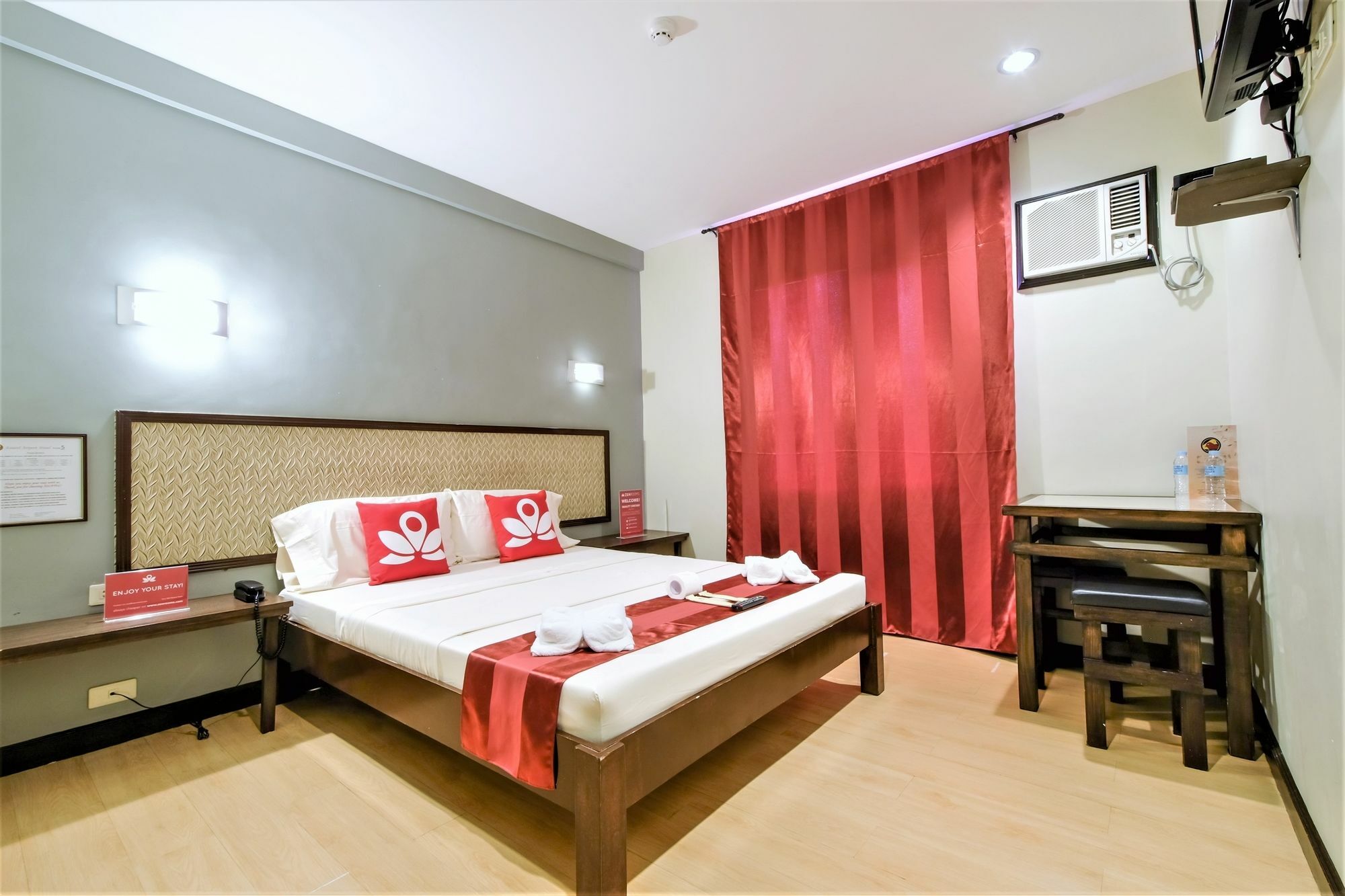 Zen Rooms Basic Aurora باساي المظهر الخارجي الصورة
